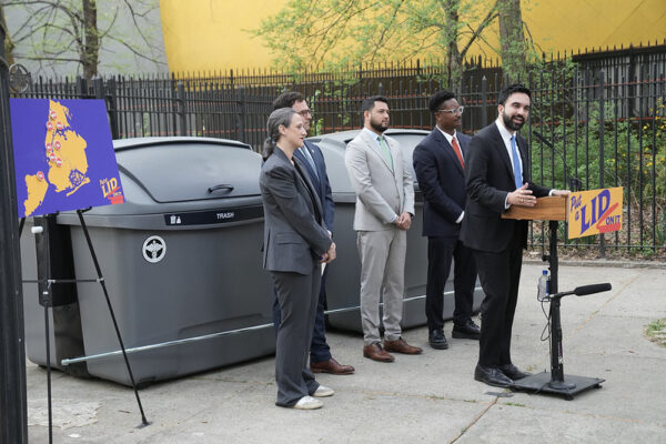 Mayor Zohran Kwame Mamdani and New York City Department of Sanitation Commissioner (DSNY) Gregory Anderson announce that six new Community Districts across the city will have 100% trash containerization by the end of 2027. Bower Park, Brooklyn. Friday, April 17, 2026. Credit: Ed Reed/Mayoral Photography Office.
