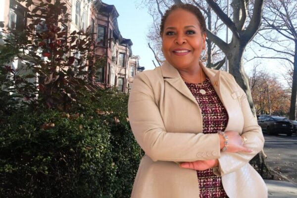 Stefani Zinerman in Bed Stuy with brownstones in the background photo by lifesabashinc