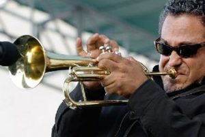 ray_vega_-_playing_small.jpg__524x349_q85_crop_upscale